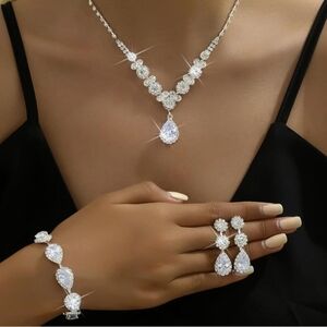 Beautiful Rhinestone Jewelry Set NWT